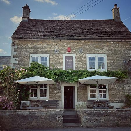 Hotel Neeld Arms Grittleton Exterior foto