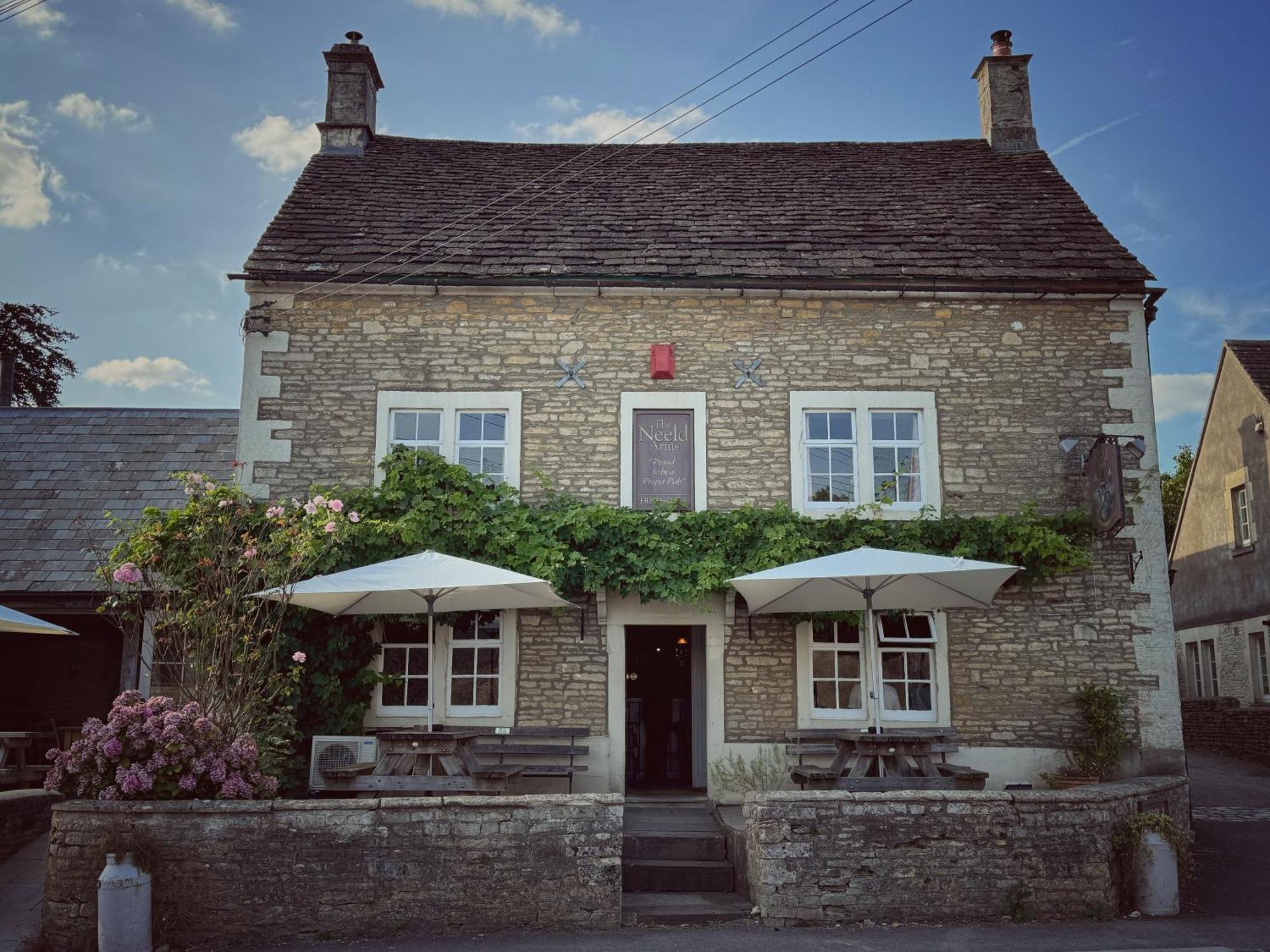 Hotel Neeld Arms Grittleton Exterior foto